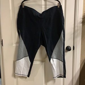 Lane Bryant Livi Active Capri workout pants